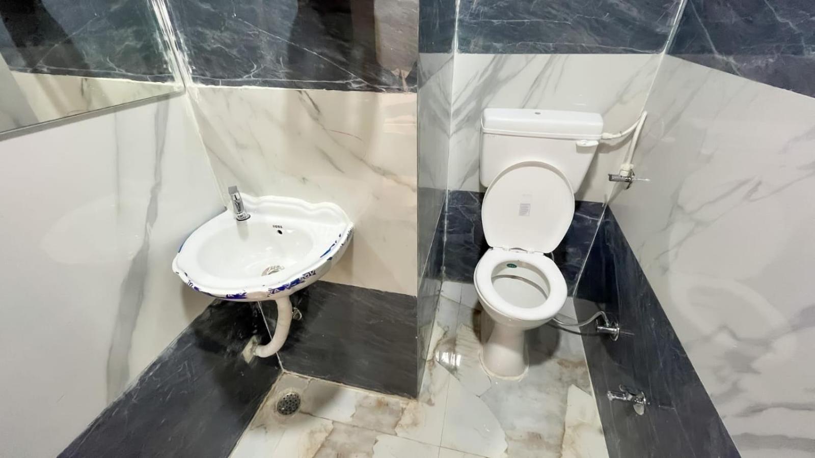 Hotel Abhinandan Indore Eksteriør billede